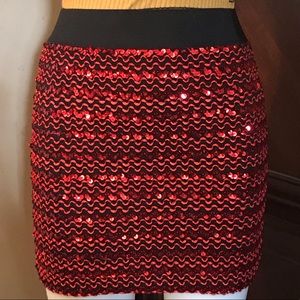🆕 M USA Black/Red Sequin Mini Skirt-Large